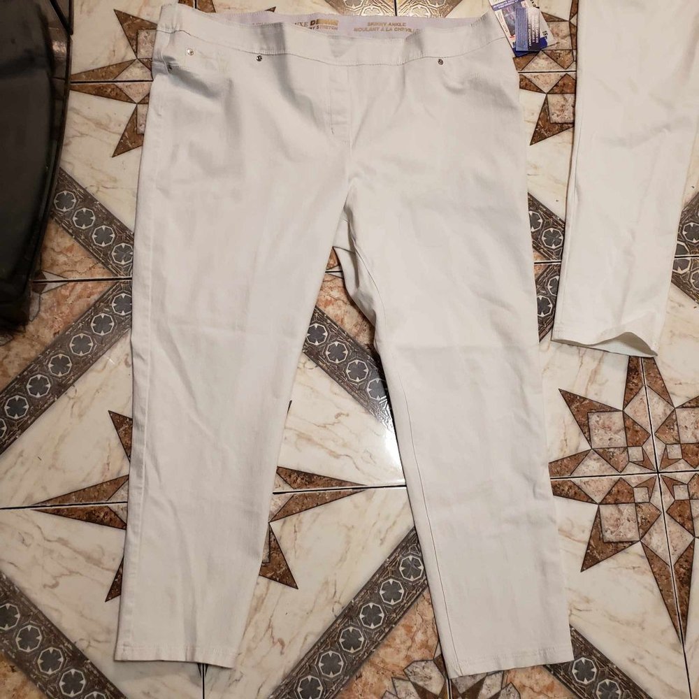 New with Tags 3X Nygard White Stretch Jeans!